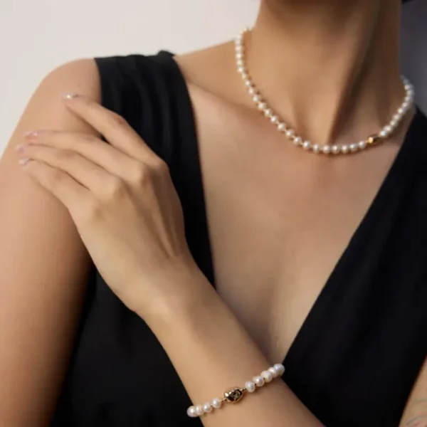 French Simple Natural Pearl Necklace - Image 4