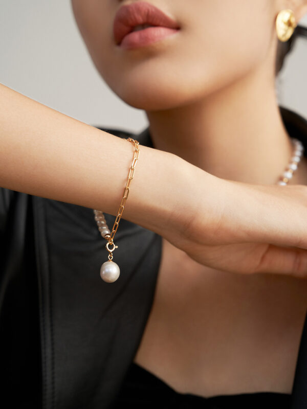 baroque-pearl-bracelet-with-unique-shape-05