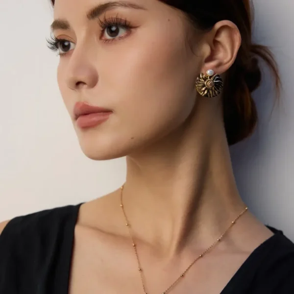 Minimalist Natural Pearl Pendant Necklace 04