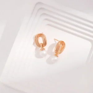 Möbius Pearl Earrings 01