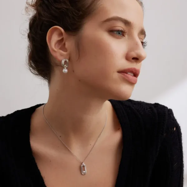 Möbius Pearl Earrings 03