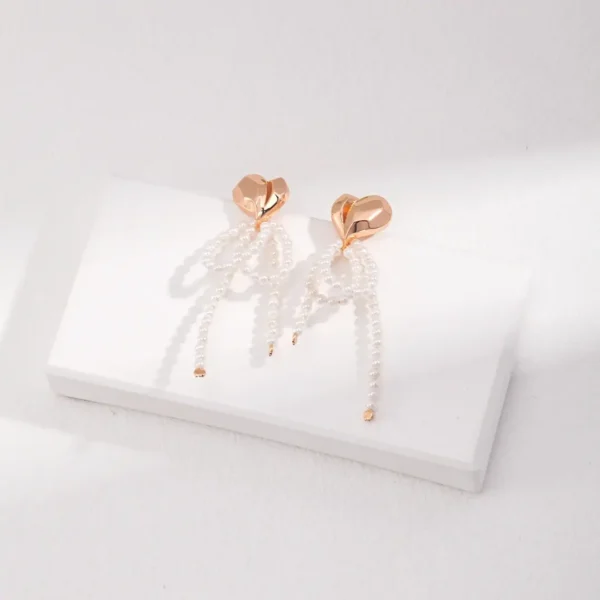 Oceanic Elegance Shell Pearl Earrings 01