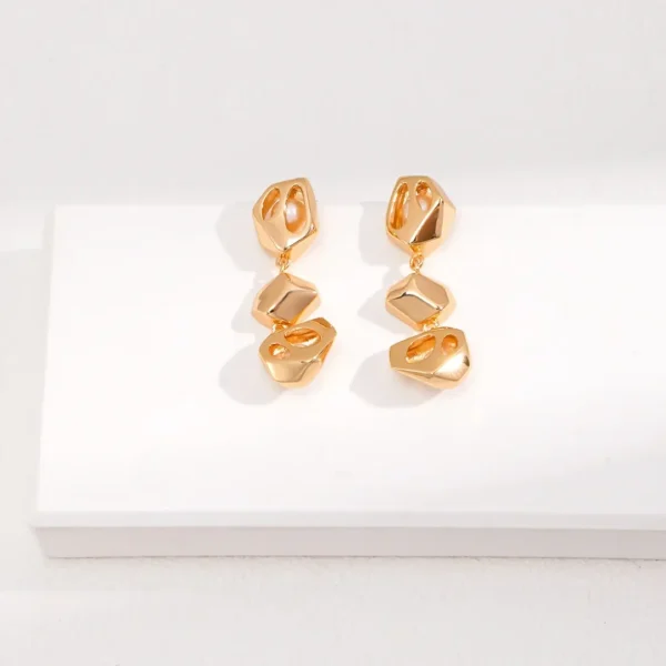 Parisian Moonlight Pearl Earrings 01