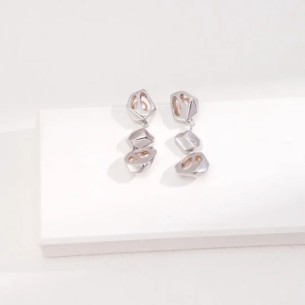 Parisian Moonlight Pearl Earrings 02