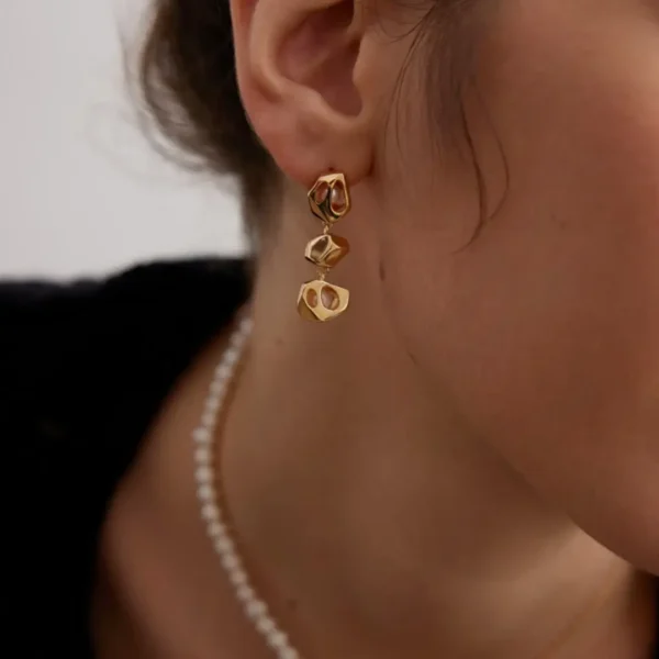 Parisian Moonlight Pearl Earrings 03