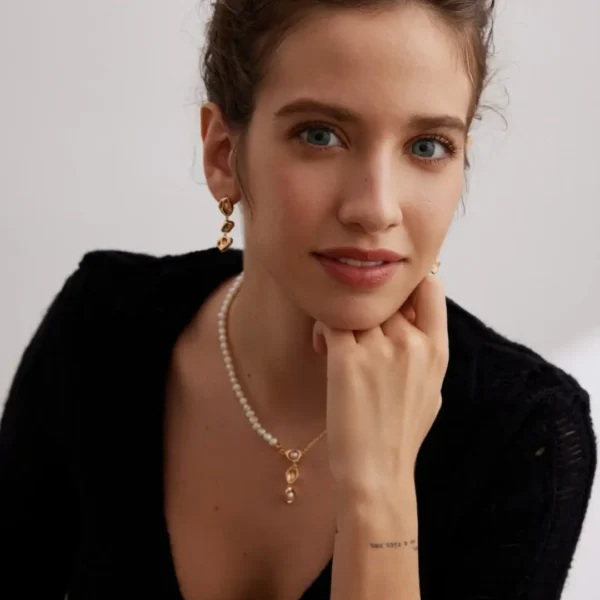 Parisian Moonlight Pearl Earrings 04