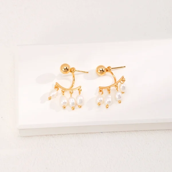 Roman Holiday Rice Pearl Earrings 01